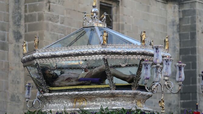 Una imagen del sepulcro del Santo Entierro, en su salida de 2017.