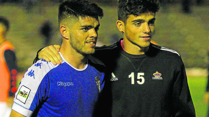 José María y Juanmi Carrión, tras el partido de la primera vuelta en el Iberoamericano de Bahía Sur.