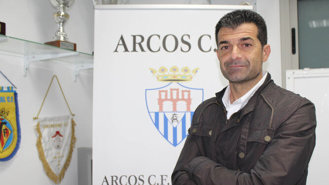 Mariano Suárez, técnico del Arcos.