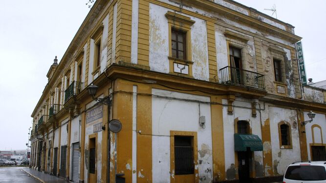 El edificio de la Antigua Aduana, en el que Urbanismo ha ordenado intervenir para evitar que se venga abajo.