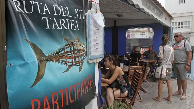 El cartel distintivo de uno de los restaurantes de Tarifa participantes en una de sus últimas rutas del atún.