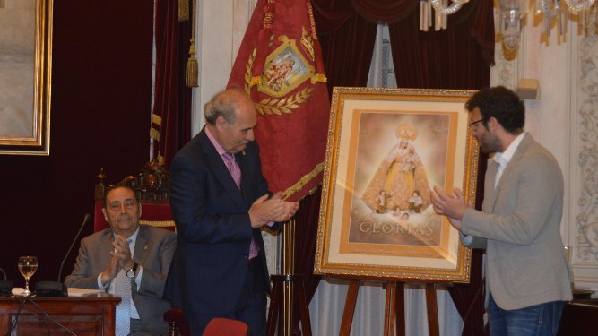 Juan Carlos Jurado junto con Adrián Martínez de Pinillos, descubriendo el Cartel de Gloria 2018, obra de Pablo Aguirre.