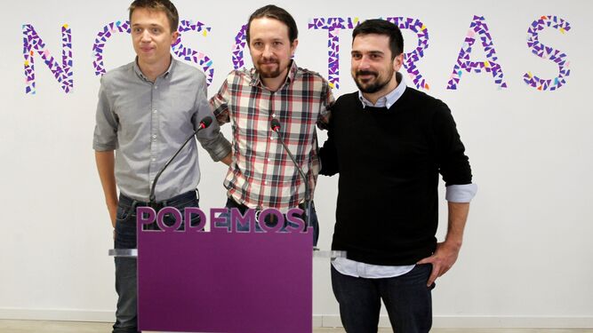 Íñigo Errejón, Pablo Iglesias y Ramón Espinar, en una comparecencia conjunta ayer por la tarde en la sede de Podemos en Madrid.