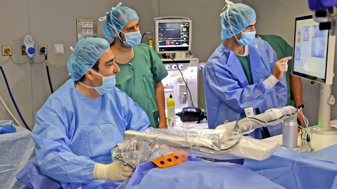 Gracias al láser se logra la máxima precisión en el procedimiento quirúrgico.