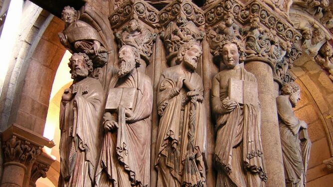 Santos apóstoles en el Pórtico de las Glorias de la catedral de Santiago.