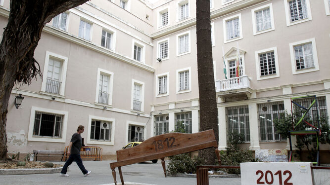 Foto de archivo del edificio que ocupaba la Escuela de Arte, que se integrará en el Museo de Cádiz.