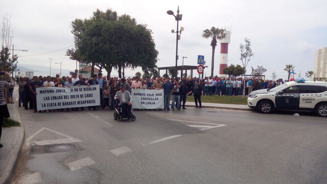 La manifestación partió de la Plaza del Faro hacia el Consistorio barbateño.