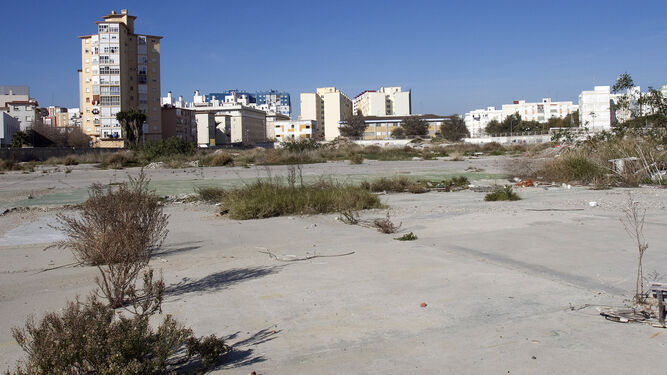 Imagen del solar propiedad de la Zona Franca donde la Junta tenía previsto construir un hospital.