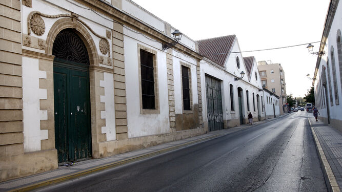 Una imagen de las bodegas Campbell, propiedad de Impulsa El Puerto, en la calle Valdés.