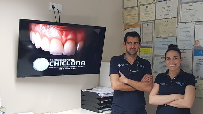 Daniel Castilla y Rosario Mayorga. Doctores de la Clínica Dental Chiclana