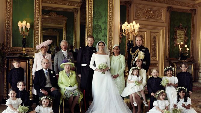 La familia real británica, en una de las fotos oficiales de la boda.