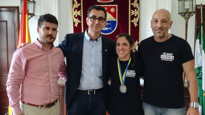 El alcalde, Miguel Molina recibió a la deportista, Katy Díaz, tras proclamarse subcampeona del mundo.