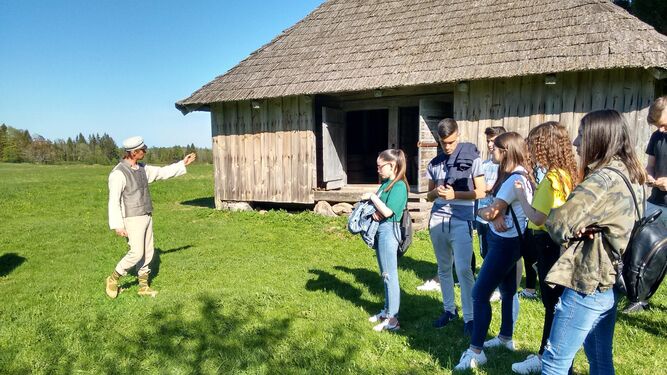 Los alumnos serranos, durante su viaje a Letonia.