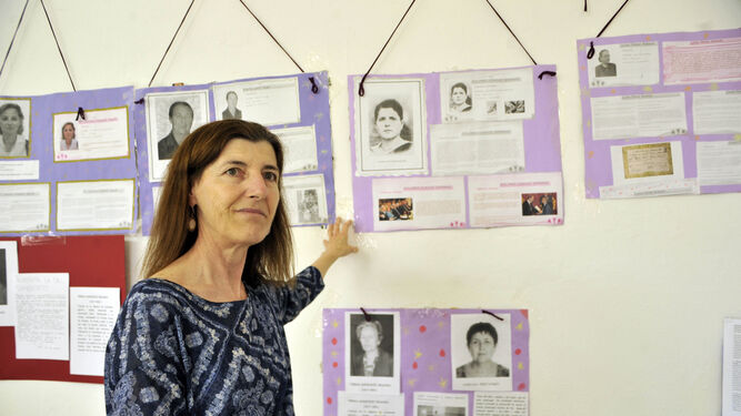La profesora María Ángeles Barrera ha investigado, junto a su alumnado, las vidas de las 23 mujeres.