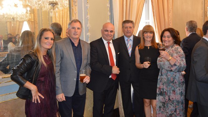 Mónica Torres, Claudio Vidussi, David Navarro, Hugo Vaca, Marigú Núñez y Silvia Castel.