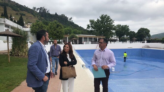 Una de las obras financiadas por la Diputación se ha realizado en la piscina.