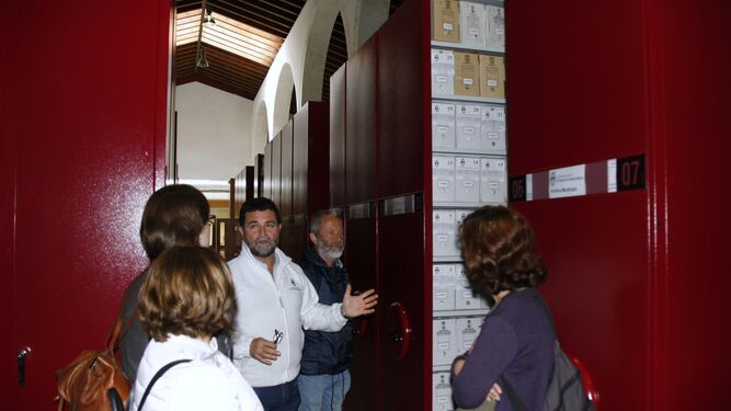 Las visitas guiadas celebradas en el Archivo de la calle Los Moros fueron una buena ocasión para conocer el funcionamiento de estas instalaciones.