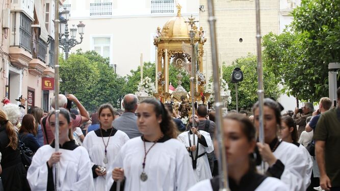 El 'Corpus Chiquito' recorrió las calles de Cádiz