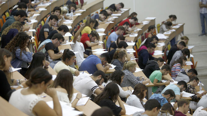 Alumnos de la UCA realizando la prueba.
