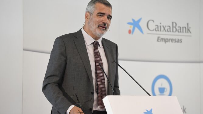 Adolfo Utor, presidente de Baleària, durante su intervención de ayer en la tertulia Cofee & Break organizada por CaixaBank.
