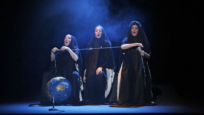 Las Niñas de Cádiz interpretan 'Lysístrata' en las tablas del Gran Teatro Falla, en marzo de este año.