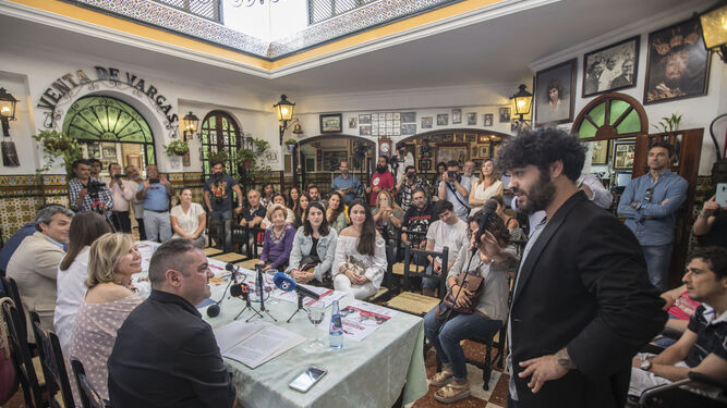 Presentación de ‘La Isla Ciudad Flamenca’, ayer en la Venta de Vargas, en el momento de la intervención del guitarrista Joselito Acedo.