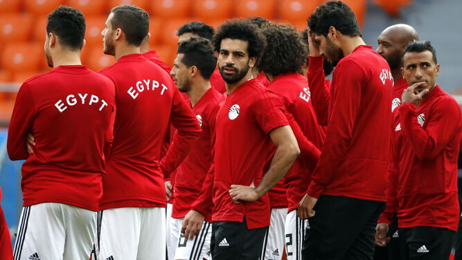 Mohamed Salah parece posar para los fotógrafos en el Ekaterimburgo Arena, donde se entrenó ayer junto a sus compañeros.