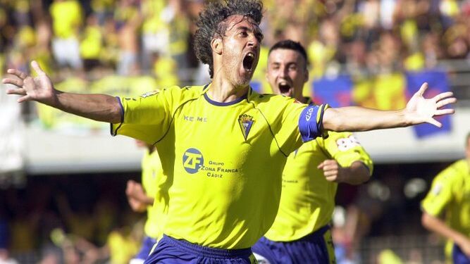Oli celebra el gol que abrió el camino de la victoria en Chapín el 18 de junio de 2005.