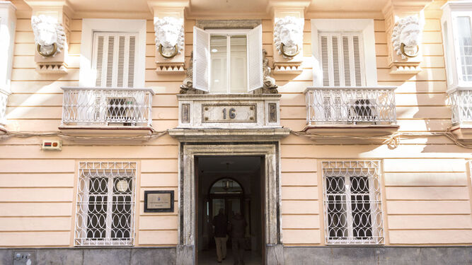 El edificio que alberga aún el Rectorado de la Universidad de Cádiz, en una imagen de archivo.