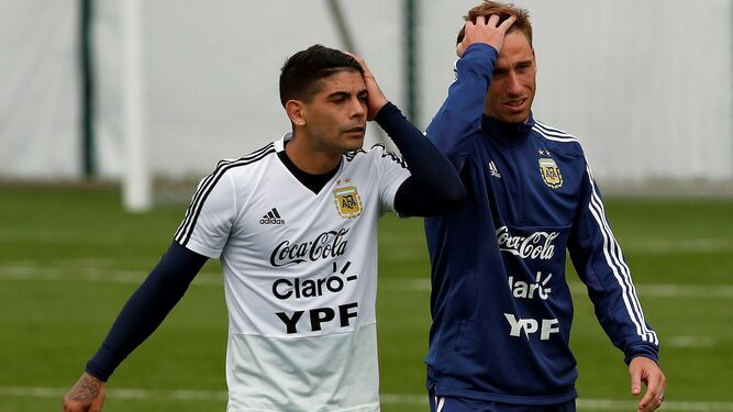 Banega y Biglia, en un entrenamiento con Argentina.