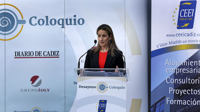 Gema Rosso, durante su intervención en el desayuno celebrado en el Vivero de Empresas del CEEI, en El Puerto.