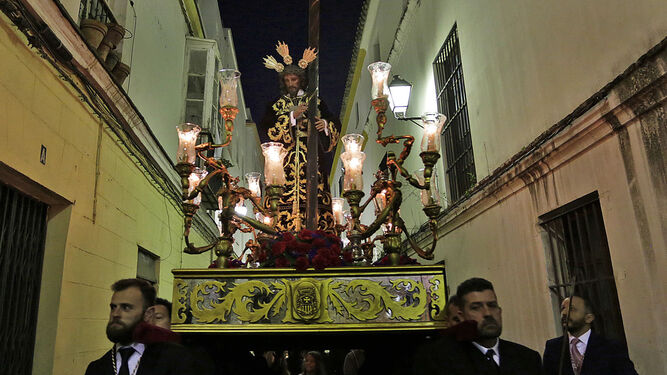 Imagen del Nazareno de la Obediencia en el vía crucis durante la Cuaresma por las calles de Santa María.