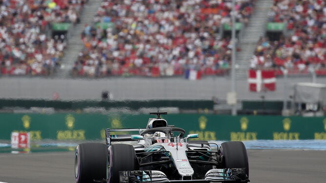 Lewis Hamilton rueda en el circuito francés de Paul Ricard.
