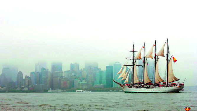 El buque 'Juan Sebastián de Elcano', llegando a Nueva York.