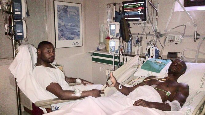 Una foto publicada por Abidal junto a su primo tras el trasplante
