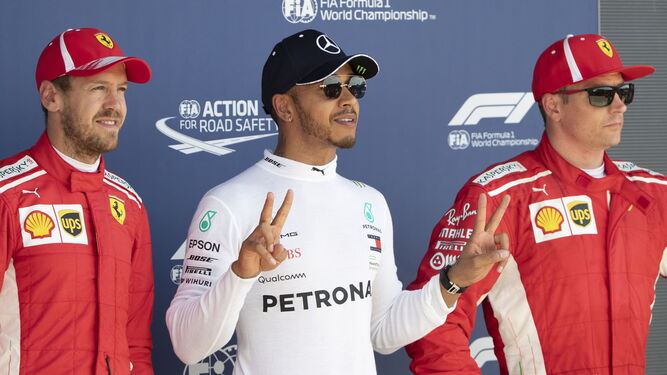 Sebastian Vettel, Lewis Hamilton y Kimi Raikkonen, tras la sesión de clasificación del Gran Premio de Gran Bretaña.
