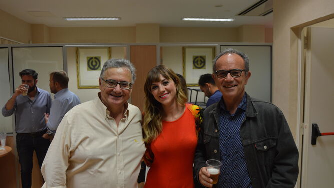 Antonio Yélamo, Elena Santiago y Jerónimo Andreu, durante la celebración de los sesenta cumpleaños.