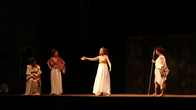 Un momento de la obra 'Lysístrata', en el Festival de Comedias de El Puerto.