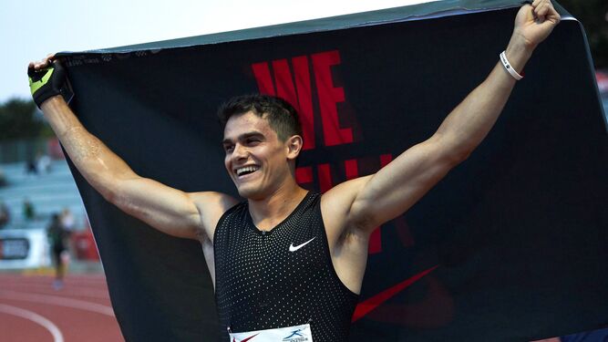 Bruno Hortelano, tras ganar la carrera de los 200 metros de la reunión de atletismo de Barcelona.