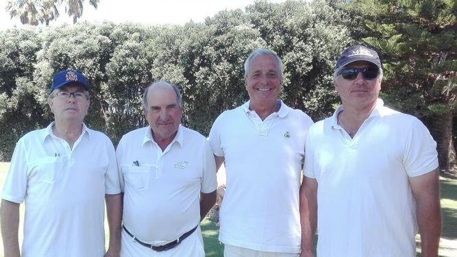 Domingo Renedo Varela, Luis María Ybarra Zubiria, Carlos Ariza Astolfi y Manuel Marcos, en las instalaciones del Costa Ballena Club de Golf en Rota.
