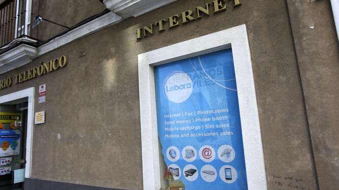 Uno de los establecimientos de acceso a Internet en Cádiz.