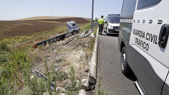 Accidente de un camión en la A-4 en Jerez