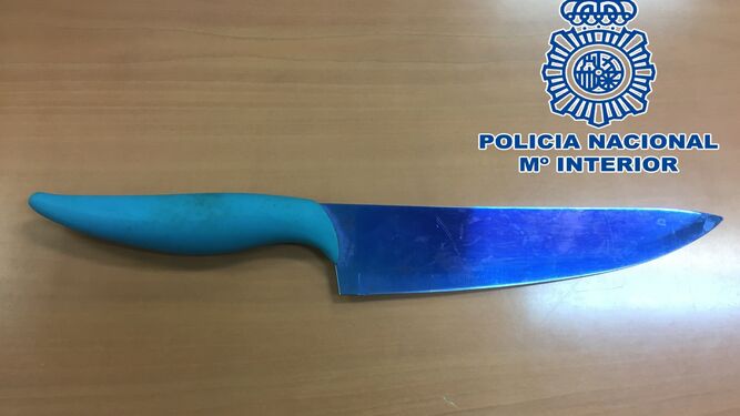 La Policía Nacional ha incautado al detenido el cuchillo que usó presuntamente en los seis robos.