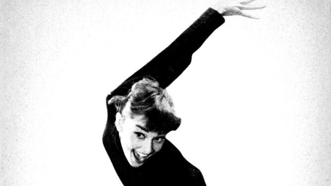 Los mocasines negros de Jo (Audrey Hepburn) en 'Una cara con &aacute;ngel' (1957).