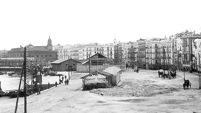 1943 hace 75 añosEl Club Náutico de Cádiz se instalará en el muelle