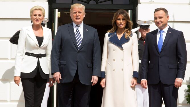 Donald Trump  y Melania Trump recibieron ayer al presidente de Polonia y a su mujer en la Casa Blanca.