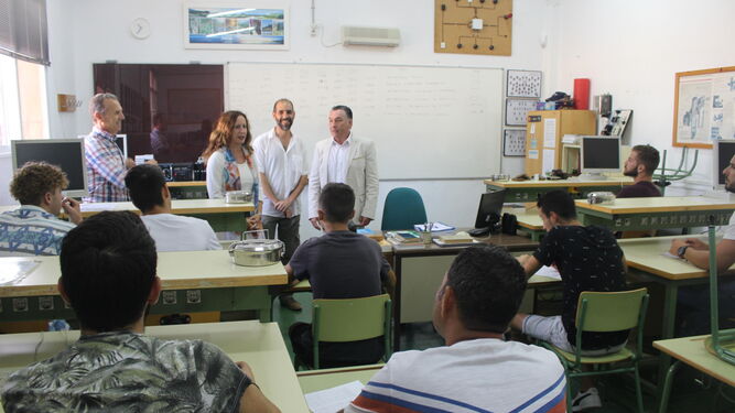 Remedios Palma saludó ayer a los alumnos del nuevo ciclo de aeronáutica.