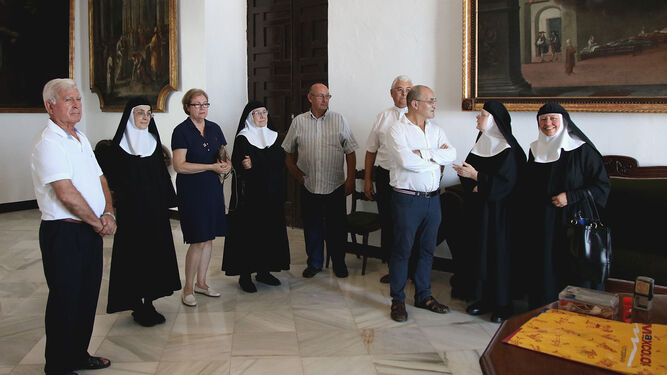Monjas recoletas y sacerdotes, en la ceremonia de clausura del proceso diocesano del presunto milagro.