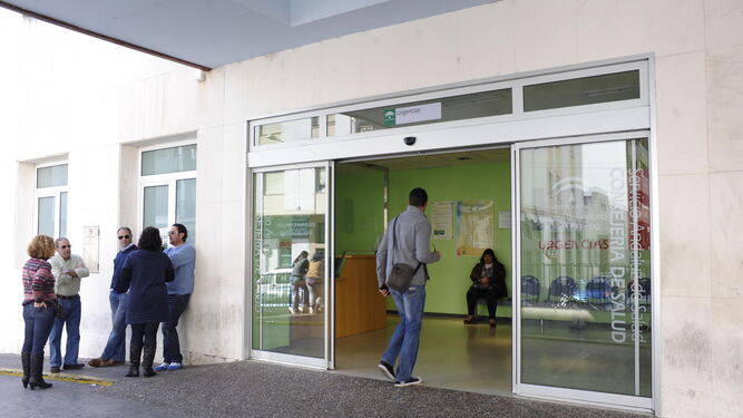 Entrada del Servicio de Urgencias del Hospital Puerta del Mar de Cádiz.