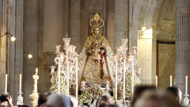 La Virgen del Rosario, en el interior de la Catedral.